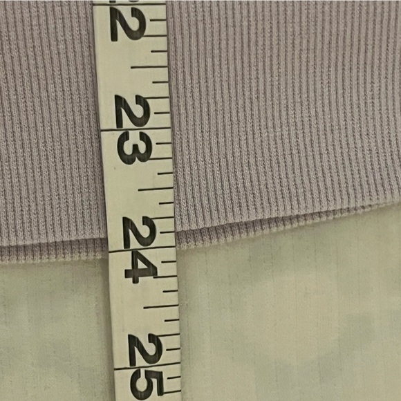 Wildfox Pink & Lilac “DOGS Love Me”Crewneck Sweatshirt, size Large - Picture 9 of 9